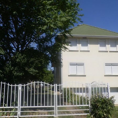 Aquaparti Apartmanok Hajduszoboszlo Exterior photo