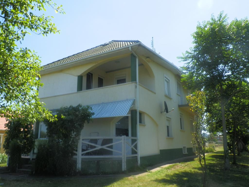 Aquaparti Apartmanok Hajduszoboszlo Exterior photo